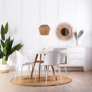 La mesa de comedor redonda Darel es de estilo nórdico y minimalista. Se convierte en la elección segura si eres un apasionado del diseño escandinavo y tienes un espacio reducido. Con sobre blanco y patas en acabado natural