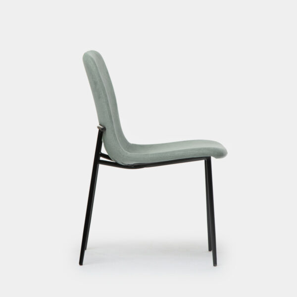le dan ese aire elegante y de tendencia que hará de esta silla la elección preferida para aquellos amantes del estilo industrial o moderno.
