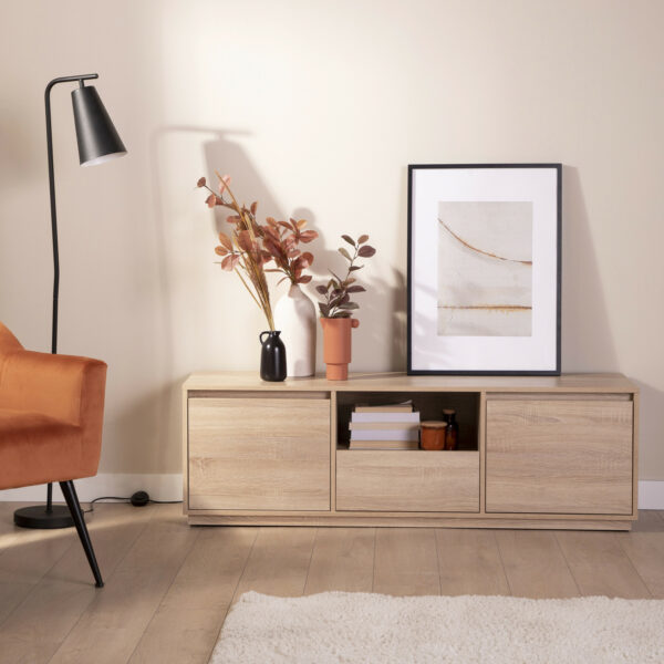 El mueble TV Oslo de 150 cm para salón te cautivará. Es de diseño propio y su estilo predominante es el nórdico