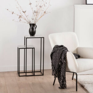 El set de 2 mesas auxiliares Ruy es la mejor opción para tu sala de estar si el estilo que te gusta es un estilo moderno y actual. Su formato cuadrado