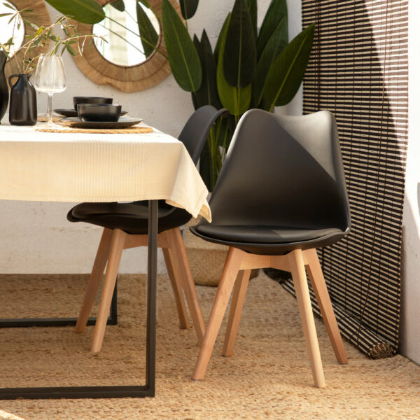 La silla de comedor en polipropileno Kler es una de esas sillas que combina a la perfección un diseño elegante y refinado con funcionalidad