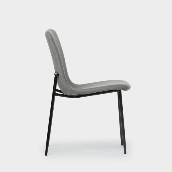 le dan ese aire elegante y de tendencia que hará de esta silla la elección preferida para aquellos amantes del estilo industrial o moderno.