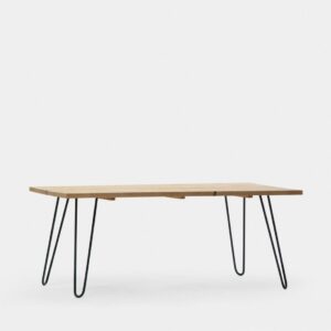 La mesa de centro rectangular Brena fabricada en madera reciclada representa con personalidad el upcycling