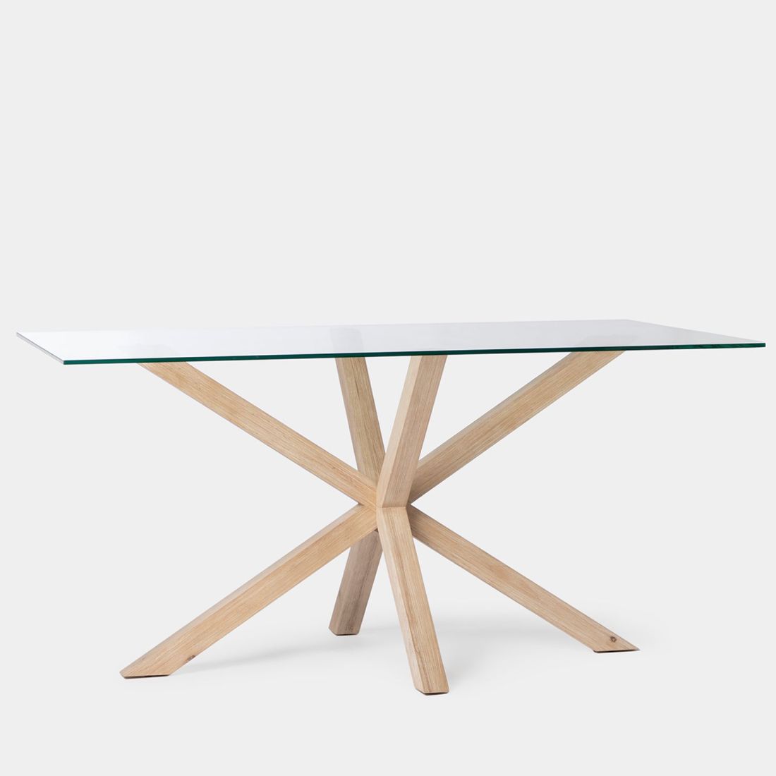 La mesa de comedor rectangular Emerald es la mesa perfecta para aportar elegancia y sofisticación a tu salón