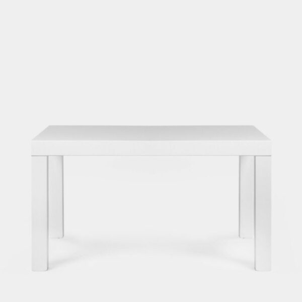 ya que combina a la perfección con cualquier decoración. Esta mesa puede darte muchas ventajas a la hora de planificar una reunión en casa; ya que sin extender