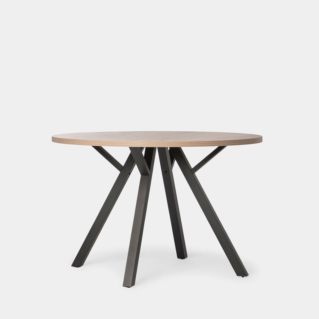 La mesa de comedor redonda Circle tiene un diseño atemporal y sencillo que nunca pasa de moda. Es apta para 6 comensales por lo que podrás vivirla y compartila con familiares y amigos en tu salón