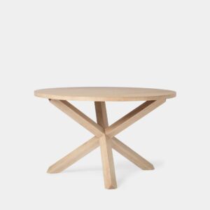 La mesa de comedor redonda Isak es la mesa ideal con la que tu salón