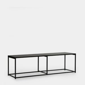 El mueble TV Liv es el ejemplo perfecto del estilo industrial. Un mueble multimedia minimalista que sigue las últimas tendencias cuyo metal negro se convierte en el gran protagonista de tu estancia.