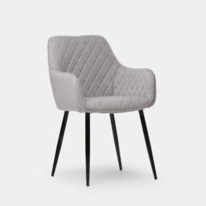 Las silla de comedor tapizada Lizel con pata metálica negra es una apuesta por el confort gracias a su forma ergonómica con reposabrazos integrado. Su acabado en poliéster con dibujo en rombos está disponible en 2 colores