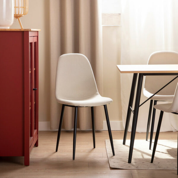 ya sea como silla de comedor o también como silla de escritorio. Sus diferentes tapizados te dan la posibilidad de combinarla con diferentes estilos.