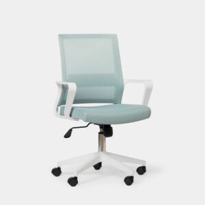 La silla de escritorio Sayla en color menta es ideal para completar el espacio de trabajo o estudio de tu casa. Se trata de una silla ergonómica que te permitirá trabajar cómodamente durante muchas horas. Cuenta con refuerzo lumbar