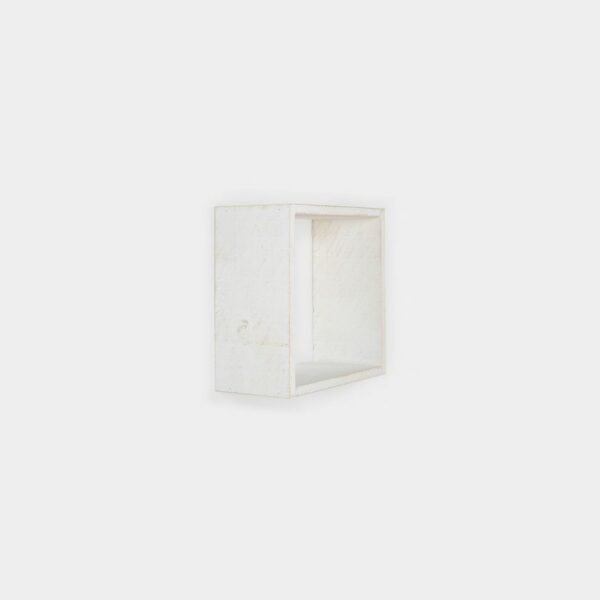El estante cubo Evan 25x25 cm fabricado en Madera reciclada representa con personalidad el upcycling