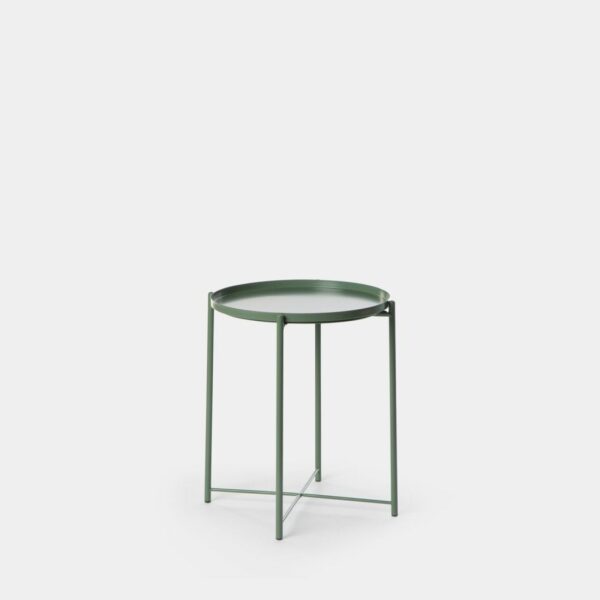 La mesa auxiliar Maika de estilo moderno y minimalista será el complemento ideal de tu decoración. Realizada en metal y lacada en verde es el complemento ideal para tu butaca o salón. Puedes usarla también como una estilosa mesita de noche y darle a tu dormitorio mucha personalidad.
