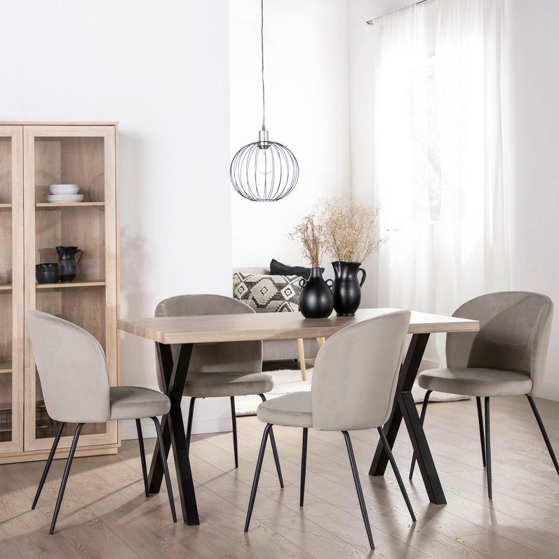 Mesa-de-comedor-rectangular-135-efecto-madera-con-pata-metalica-negra-Parks-1 cocina o incluso mesa de reuniones en tu oficina.