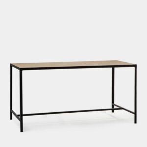 La mesa de comedor rectangular Mariam de estilo industrial no te la puedes perder. Incorpora un tablero en acabado natural con patas en metal pintado negro que le dan un aire actual y de tendencia. Es muy gruesa y resistente. Es apta para 6 comensales e ideal para compartir tus mejores momentos con familia o amigos. Su estilo atemporal la hace perfecta para tu salón comedor