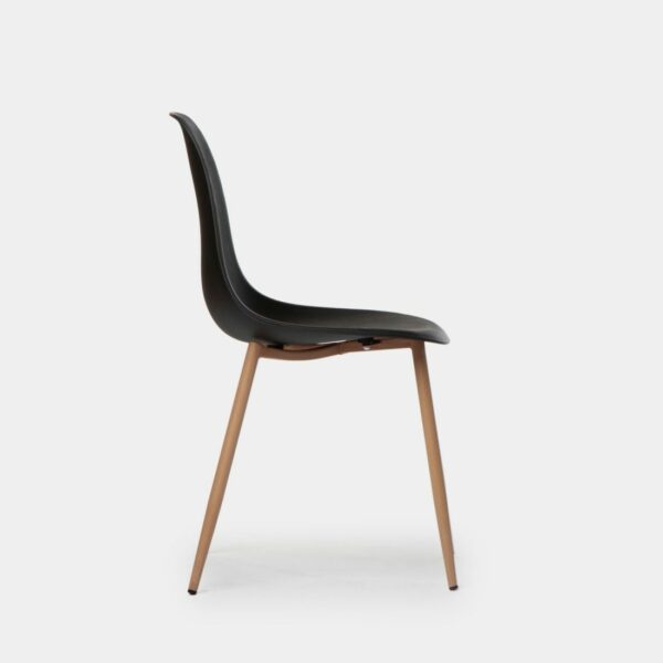 hacen que ésta sea una silla que combina a la perfección con diferentes estilos.