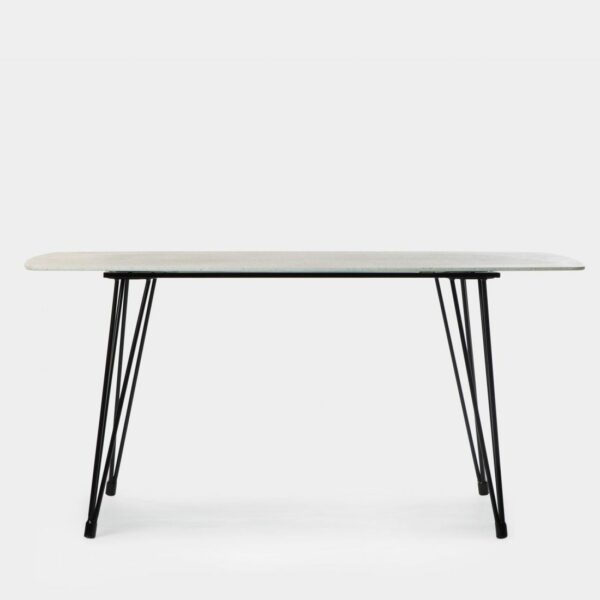 cocina o incluso mesa de reuniones en tu oficina. Está disponible en más acabados.