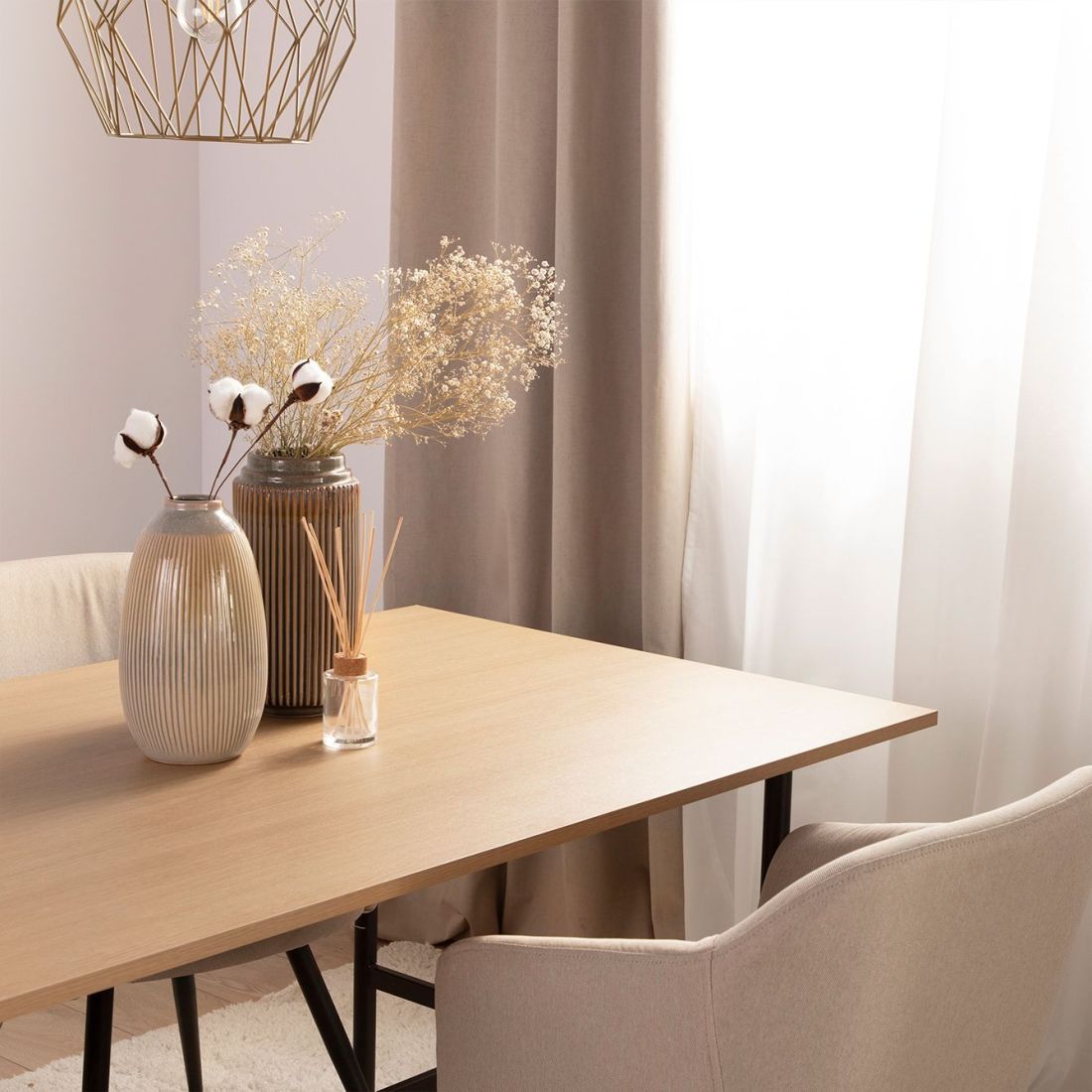 Mesa-de-comedor-rectangular-160-efecto-madera-con-pata-metalica-negra-Beka-3