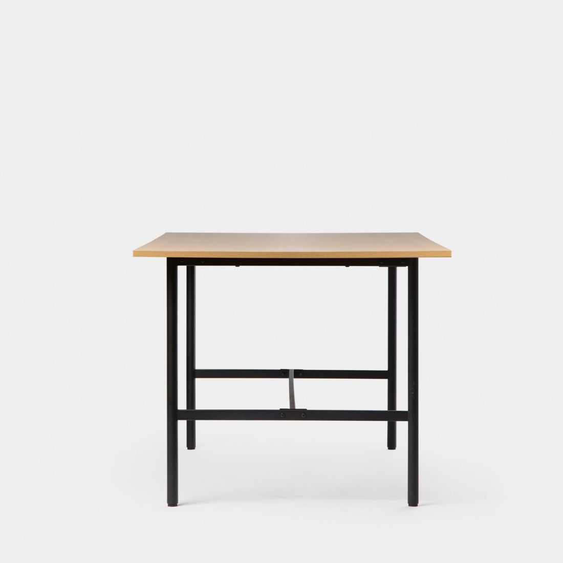 Mesa-de-comedor-rectangular-160-efecto-madera-con-pata-metalica-negra-Beka-6