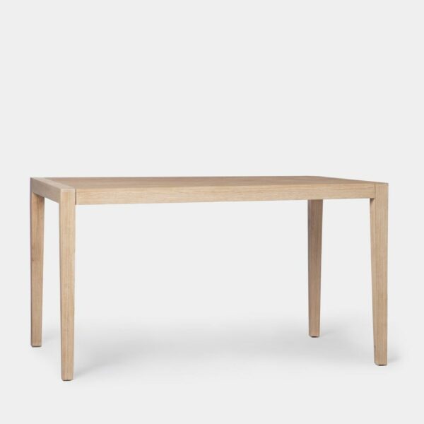 La mesa de comedor extensible 140/190 Mara en madera natural encaja en cualquier salón