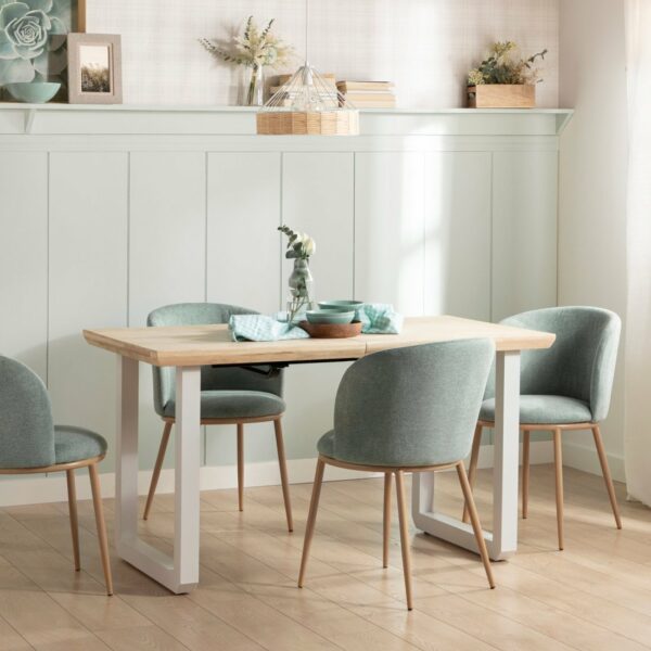 pasando de una mesa de 6 comensales a una de 8 en cuestión de segundos. Disponible en varios acabados.