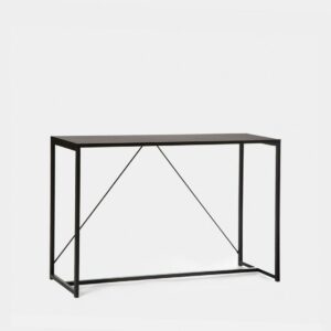 El mueble rebidor Kristen es el ejemplo perfecto del estilo industrial. Una consola minimalista que sigue las últimas tendencias cuyo metal negro en acabado mate