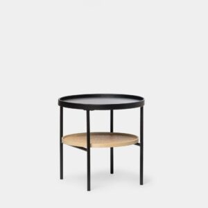 Añade un toque de distinción a la decoración de tu hogar con la mesa auxiliar Niko. Se adapta a cualquier ambiente