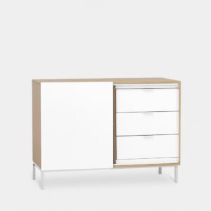 Añade un toque de almacenamiento y estilo a tu hogar con el aparador Denver en madera color natural y blanco. Este versátil aparador cuenta con tres cajones espaciosos y una puerta corredera que