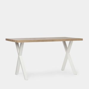 Potencia tu salón con la elegancia de la mesa de comedor rectangular Parks. Con su sobre de acabado natural y sus patas metálicas blancas en forma de cruz