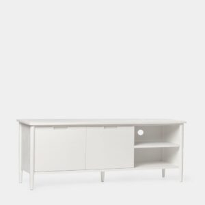 Realza tu salón con el mueble TV blanco en chapa de pino y madera de abedul Kenan. Sus dos puertas y estantes ofrecen un amplio espacio de almacenamiento para organizar tus dispositivos electrónicos y otros accesorios multimedia. Su diseño limpio y minimalista