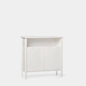 El mueble recibidor blanco en chapa de pino y madera de abedul Kenan ofrece una solución ideal para obtener almacenaje adicional en el salón