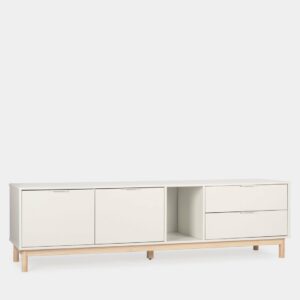 El mueble de TV lacado en color blanco Elian es perfecto para añadir un toque nórdico y acogedor a tu hogar. Sus dos puertas