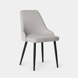 Aporta un toque de elegancia y confort a tu comedor con la silla Nika. Esta pieza combina un tapizado suave en color gris con patas metálicas negras