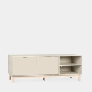 El mueble de TV lacado en color gris perla Elian es la opción ideal para añadir luminosidad y elegancia a tu salón. Su acabado es fácil de limpiar y mantener