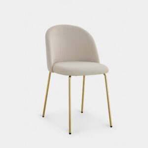 La silla de comedor Olivia tapizada en terciopelo beige con pata dorada tiene un diseño elegante y sencillo inspirado en los años 50. Su respaldo corto y redondeado unido al diseño de sus patas cónicas despuntadas recuerdan a esos modelos de sillería sofisticados y funcionales adaptables a cualquier estilo.