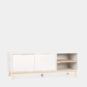 El mueble de TV lacado en color blanco Elian es la opción ideal para añadir luminosidad y elegancia a tu salón. Su acabado es fácil de limpiar y mantener