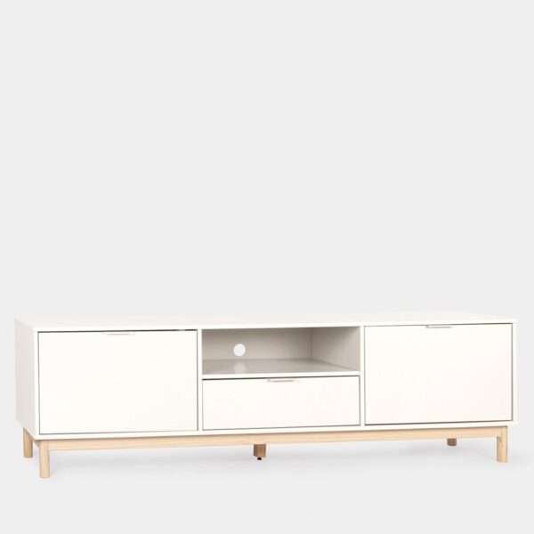 El mueble de TV lacado en color blanco Elian es perfecto para añadir un toque nórdico y acogedor a tu hogar. Sus dos puertas