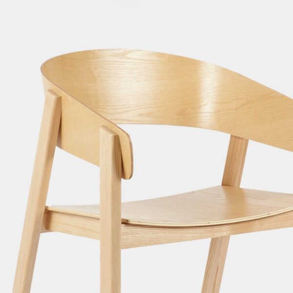 fabricada en madera de fresno