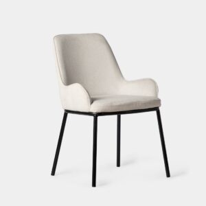 Añade un toque de distinción a tu hogar con la silla de comedor Dama. Tapizada en un suave tono beige y con elegantes patas negras