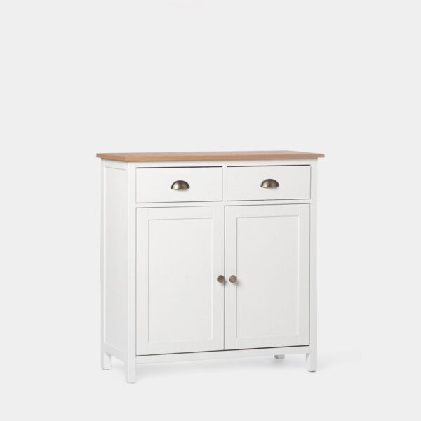 El mueble auxiliar de estilo contemporáneo Marais es un mueble de medidas contenidas que permite conseguir espacio de almacenaje extra en el hogar. Cuenta con dos cajones y dos puertas en los que podrás almacenar tu menaje del hogar. Los cajones cuentan con un sistema de cierre con retención que evita que se den golpes al cerrar e impide la apertura involuntaria. Para mayor estabilidad del mueble