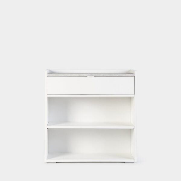 como las llaves o la correspondencia. Además dispone de una balda ideal para poder almacenar tus accesorios o libros. Tiene mucha capacidad.